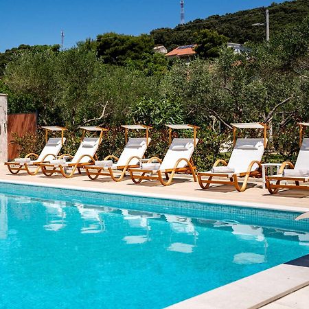 Foric Apartments With Outdoor Heated Pool Rab Town Bagian luar foto
