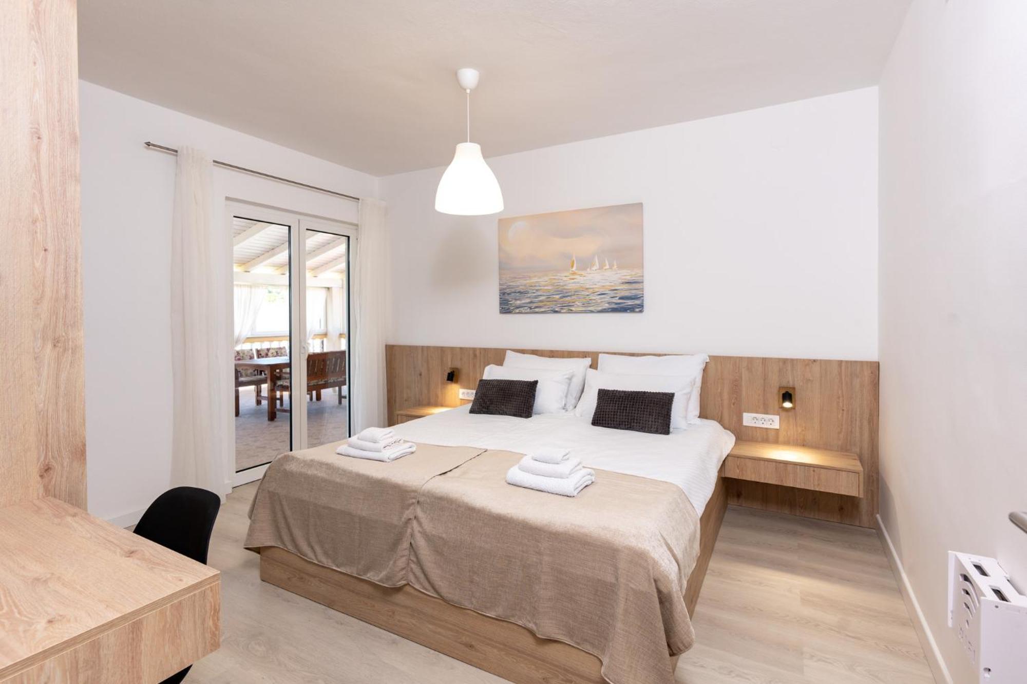Foric Apartments With Outdoor Heated Pool Rab Town Bagian luar foto