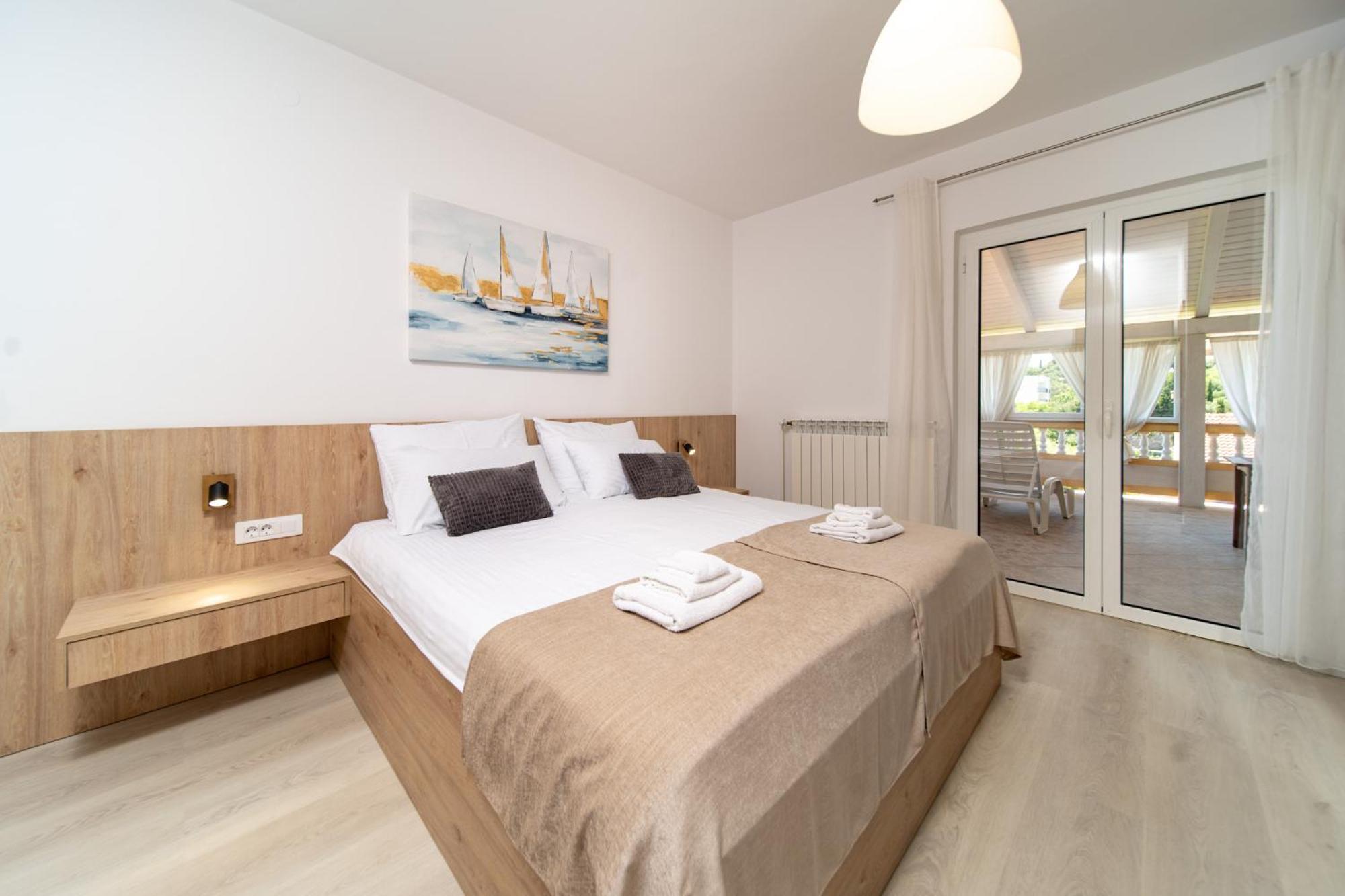 Foric Apartments With Outdoor Heated Pool Rab Town Bagian luar foto