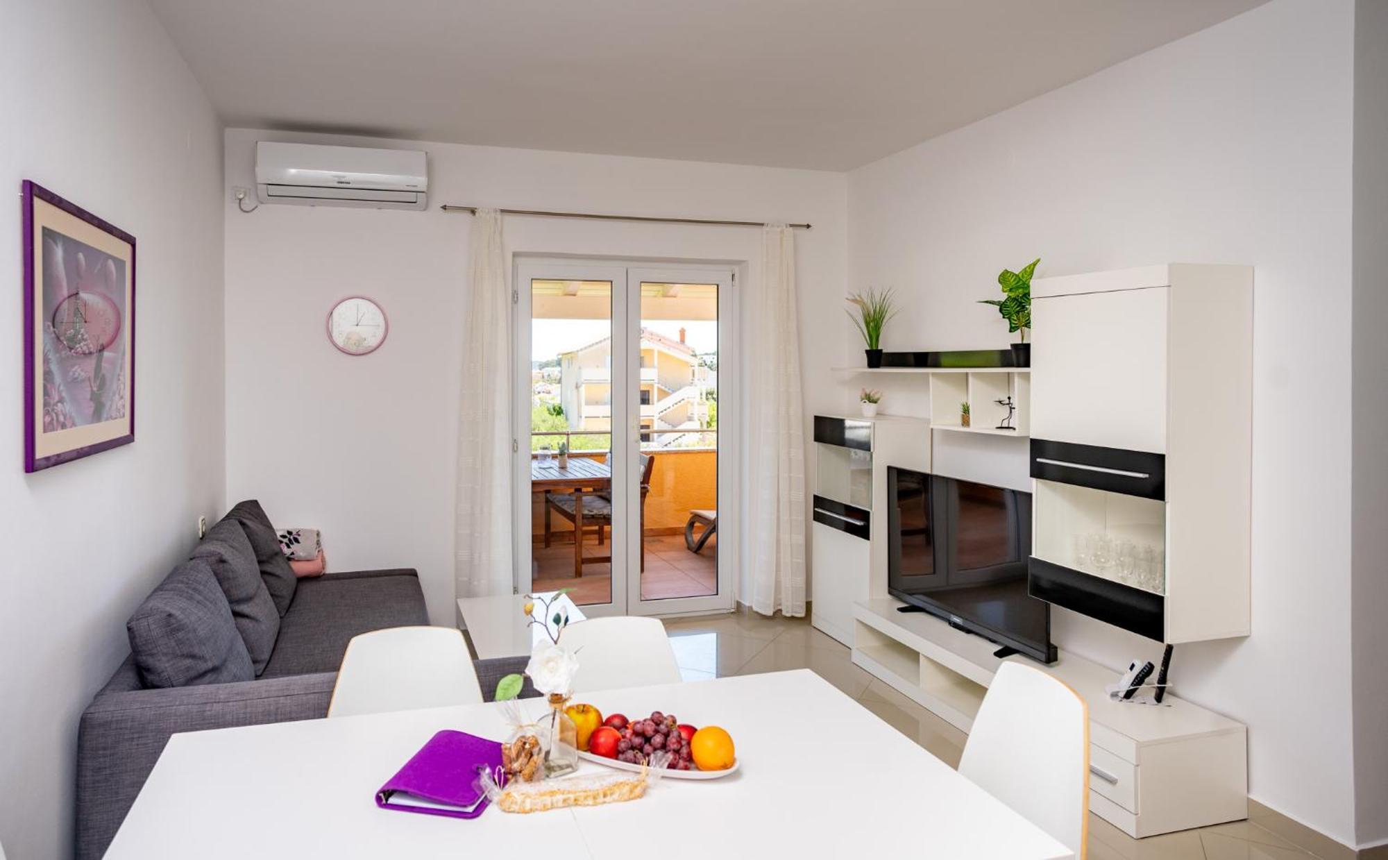 Foric Apartments With Outdoor Heated Pool Rab Town Bagian luar foto