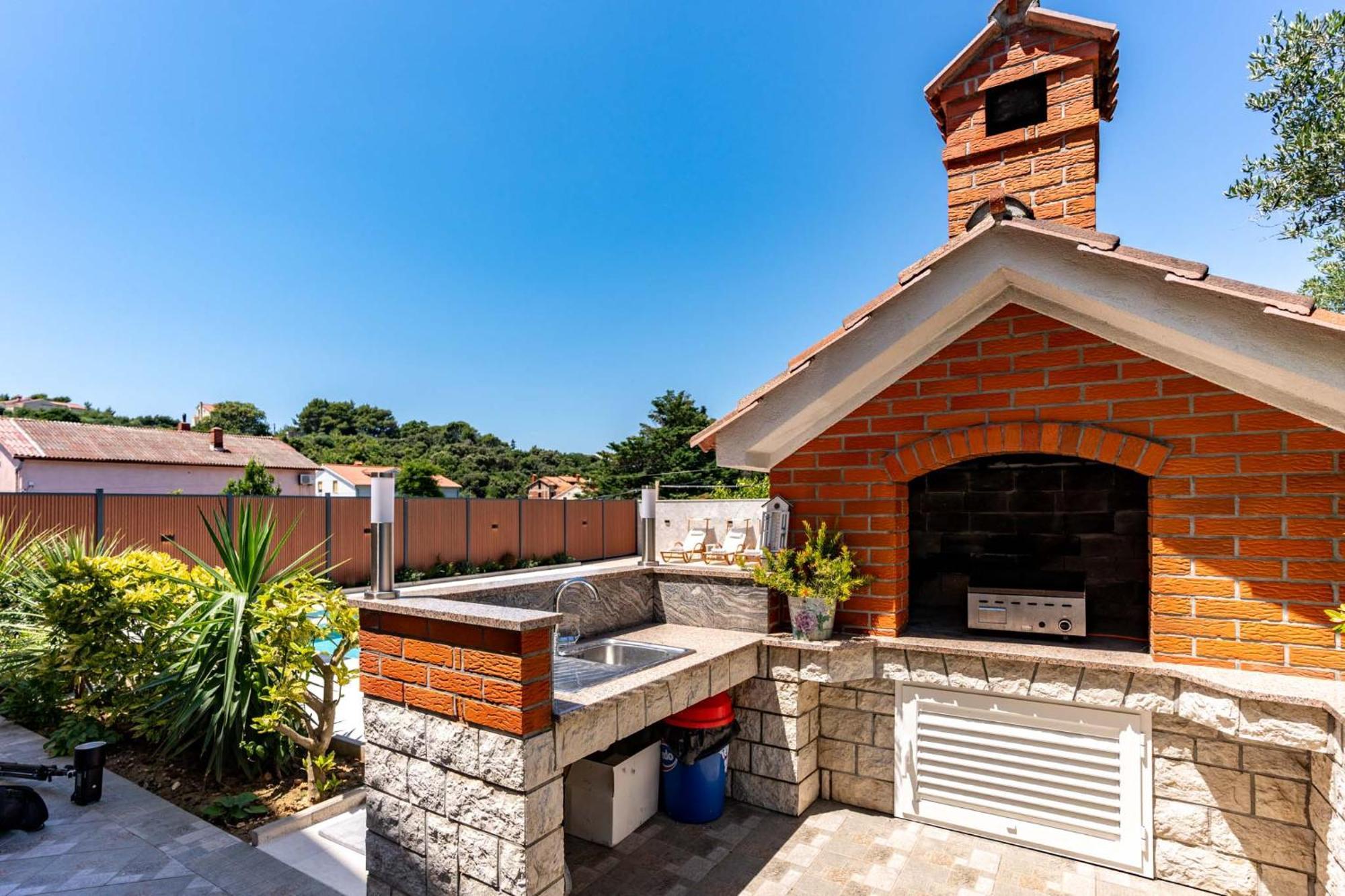 Foric Apartments With Outdoor Heated Pool Rab Town Bagian luar foto