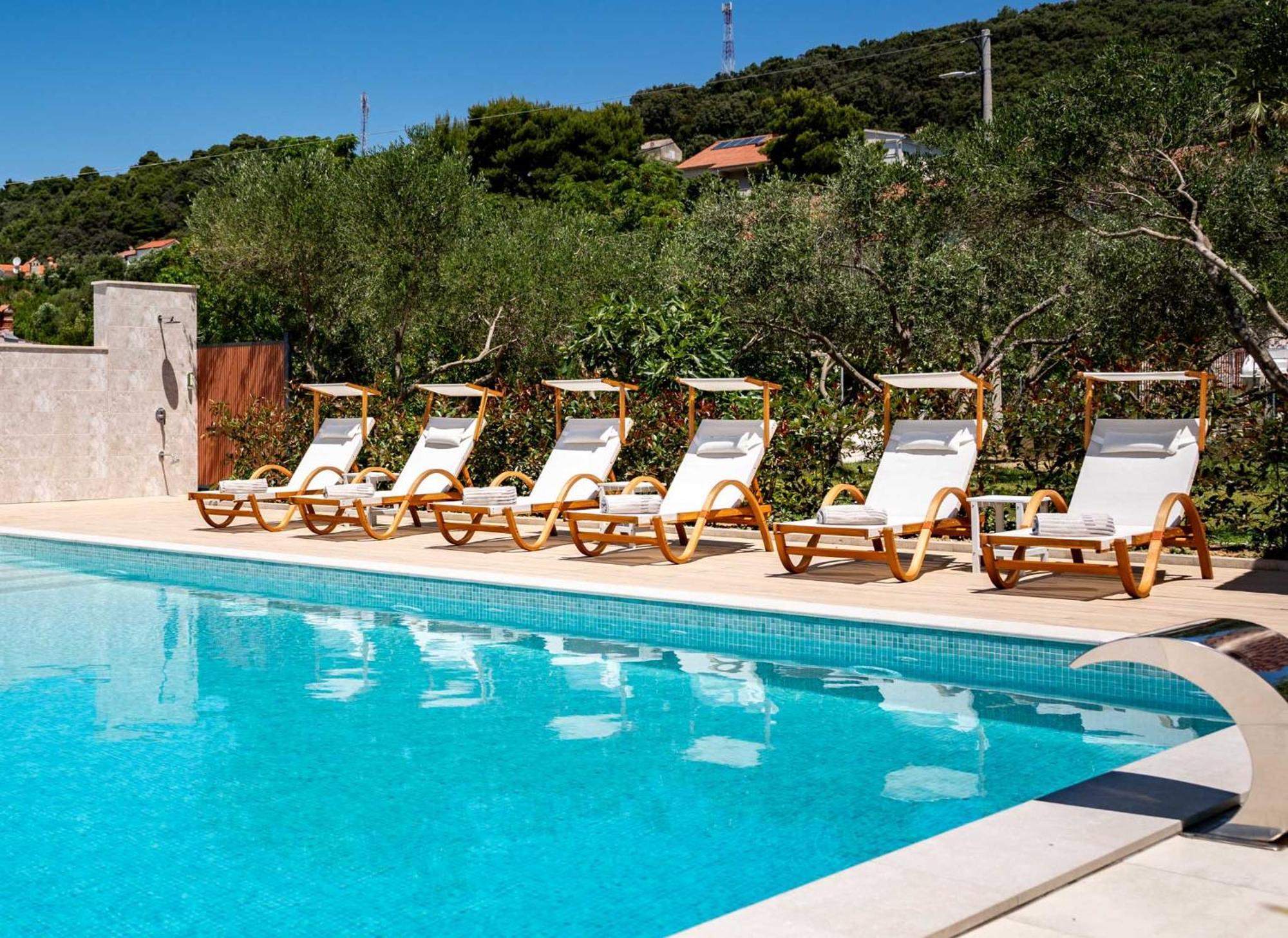 Foric Apartments With Outdoor Heated Pool Rab Town Bagian luar foto