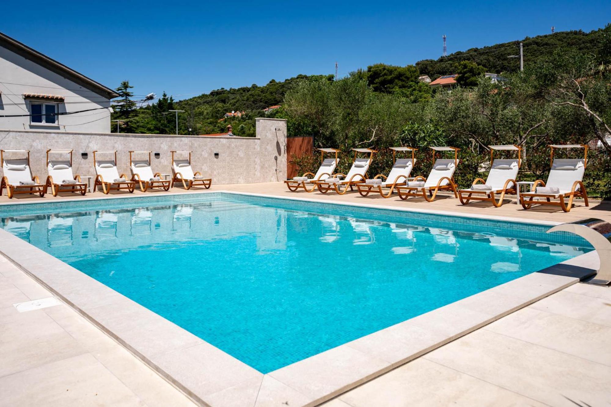 Foric Apartments With Outdoor Heated Pool Rab Town Bagian luar foto