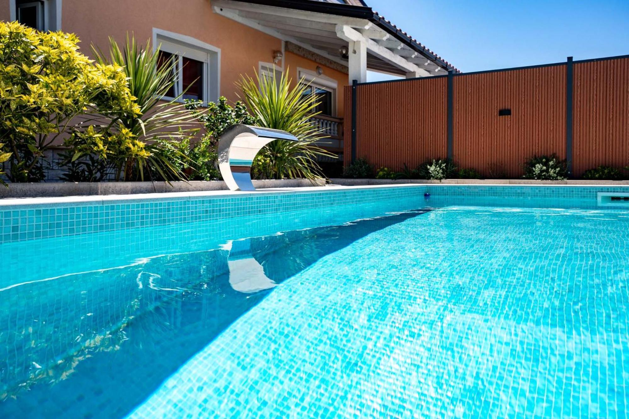 Foric Apartments With Outdoor Heated Pool Rab Town Bagian luar foto
