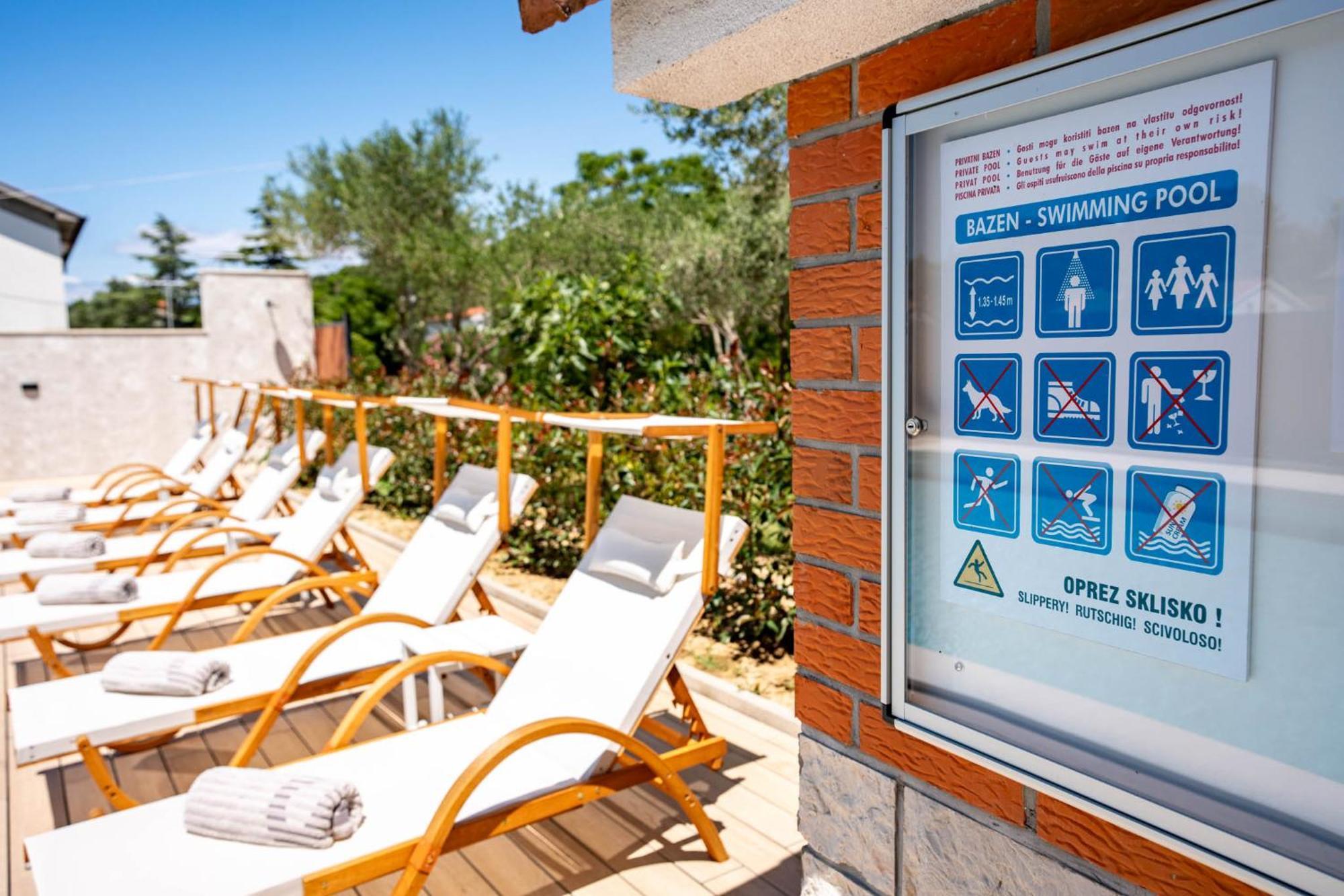 Foric Apartments With Outdoor Heated Pool Rab Town Bagian luar foto