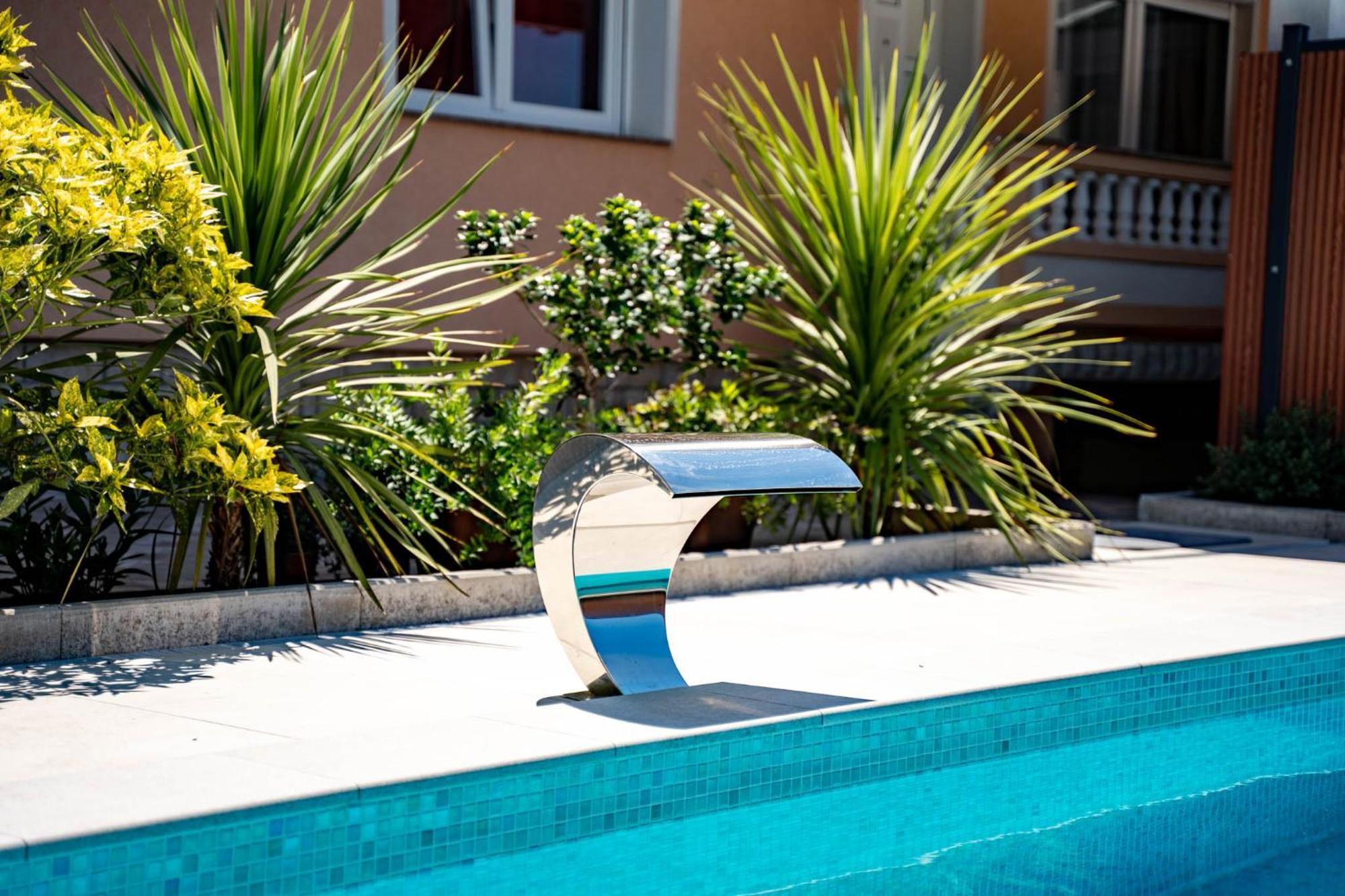 Foric Apartments With Outdoor Heated Pool Rab Town Bagian luar foto