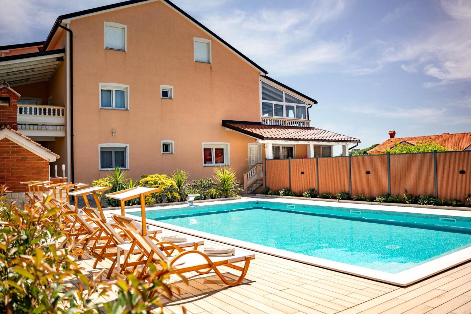 Foric Apartments With Outdoor Heated Pool Rab Town Bagian luar foto
