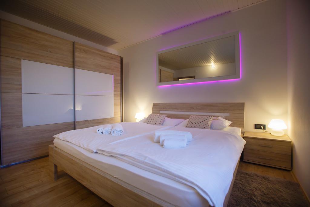 Foric Apartments With Outdoor Heated Pool Rab Town Bagian luar foto