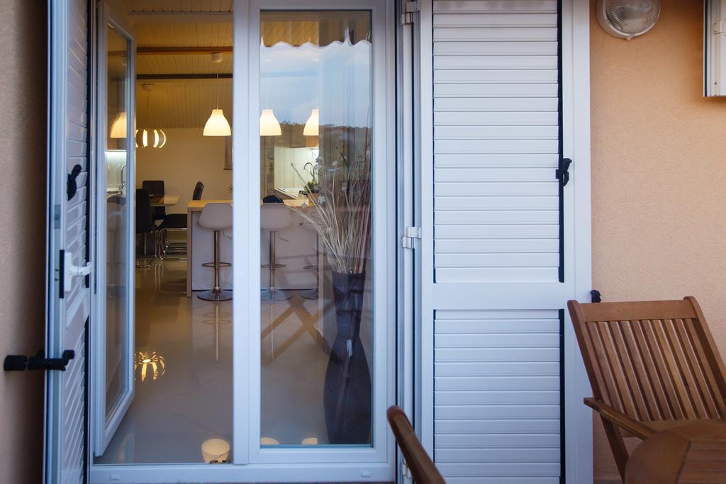 Foric Apartments With Outdoor Heated Pool Rab Town Bagian luar foto