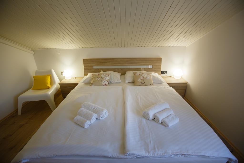 Foric Apartments With Outdoor Heated Pool Rab Town Bagian luar foto